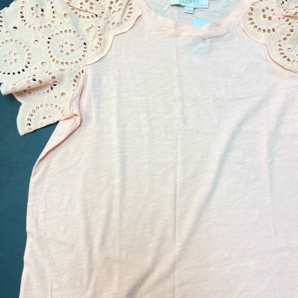 WOMEN LOFT Petite Eyelet Flutter Sleeve Tee LARGE 100%Cotton - Picture 5 of 7